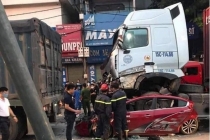 Khởi tố vụ xe container đâm xe 4 chỗ khiến 3 người tử vong ở Hà Nội