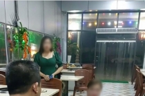 Bắt giữ khẩn cấp chủ quán nướng bắt cô gái quỳ ở Bắc Ninh