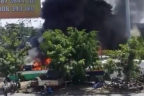 Cháy bãi giữ xe ở Sài Gòn, hơn 10 ô tô bị thiêu rụi