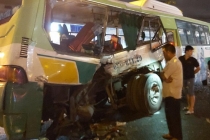 Tin tức tai nạn giao thông mới nhất ngày 19/9: Xe tải va chạm xe buýt, 20 hành khách nhập viện