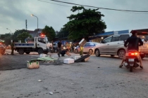 Truy tìm xe ô tô tông tử vong người đi đường ở Hà Nội
