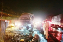 Tin tức tai nạn giao thông mới nhất ngày 7/10: Xe khách tông dải phân cách, 20 người thương vong