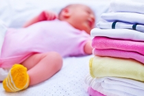 Quần áo trẻ sơ sinh có thật sự cần dùng nước xả vải