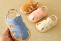 Chọn mua giày tập đi cho con thêm vững bước