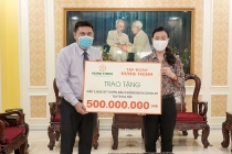 Tập đoàn Hưng Thịnh trao tặng 250.000 khẩu trang, 1.000 bộ trang phục phòng hộ y tế cho Bệnh viện Nhiệt đới TP.HCM