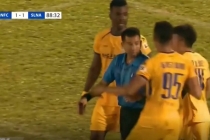 VIDEO: Cận cảnh bàn thắng gây tranh cãi giúp Quảng Nam hạ SLNA phút 89