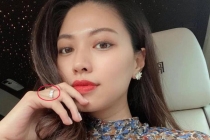 BTV Ngọc Trinh đăng ảnh selfie xinh đẹp, khoe khéo nhẫn kim cương sau thời gian dài 'ở ẩn'