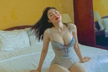 Đăng ảnh sexy với nội y, Elly Trần bị mời chào 'giường chiếu' công khai