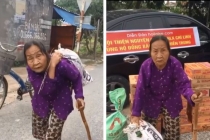 VIDEO: Xúc động hình ảnh cụ bà lưng còng 'cõng' bao quần áo và mì tôm gửi xe ủng hộ miền Trung