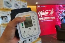 Tặng online 10.000 máy đo huyết áp cho người già trên cả nước
