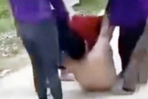 Truy tố 5 người lột đồ kéo lê 1 phụ nữ trên đường tại Nghệ An
