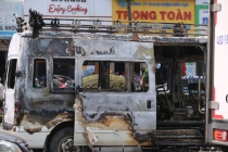 VIDEO: Xe chở quan tài bốc cháy ngùn ngụt giữa phố Đà Nẵng