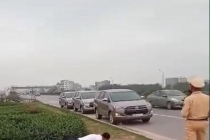 Xôn xao clip CSGT phạt tài xế chống đẩy vì không đeo khẩu trang