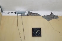 Cận cảnh những ngôi nhà nứt toác do động đất ở Sơn La
