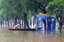 Mưa lớn liên tục người dân lại lo Hà Nội tái diễn trận lụt lịch sử