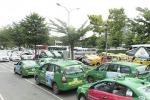 Doanh thu giảm, Hiệp hội Taxi Hà Nội đề nghị dỡ biển cấm taxi