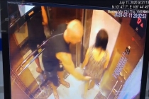 Người đàn ông nước ngoài vỗ mông phụ nữ trong thang máy bị phạt 200.000 đồng