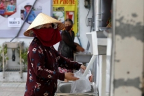 'ATM gạo’ của Việt Nam lên báo nước ngoài