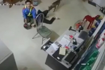 Nhân viên cây xăng ở Hà Tĩnh quật ngã tên cướp có dao