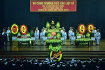 Thủ tướng đến viếng 3 chiến sĩ cảnh sát hy sinh tại Đồng Tâm khi làm nhiệm vụ