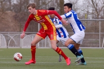 Đoàn Văn Hậu chơi vị trí mới trong chiến thắng của Jong Heerenveen