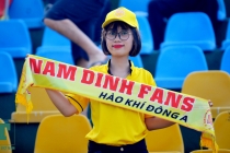 Nữ CĐV Nam Định thức dậy từ 3h sáng, vượt hơn 1.000 km cổ vũ cho đội bóng thành Nam