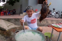 Hưng Vlog - con trai Bà Tân Vlog bị xử phạt 7,5 triệu đồng vì clip nấu cháo gà nguyên lông