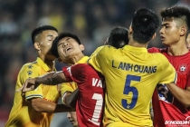 Hậu vệ Hải Phòng đấm thẳng mặt cầu thủ Nam Định bị treo giò 2 trận