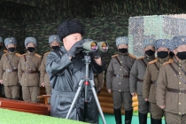 Nhà lãnh đạo Triều Tiên Kim Jong-un không đeo khẩu trang khi thị sát tập trận