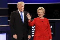 Hillary Clinton tự tin chống dịch Covid-19 tốt hơn ông Trump