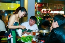 Xử nghiêm nồng độ cồn: 'Hot girl' tiếp thị bia cũng thất nghiệp