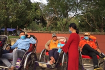 Người dân xứ Huế mang tặng hàng nghìn chiếc khẩu trang y tế phòng dịch corona