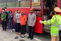 Xe khách chở 30 người từ Sài Gòn ra Hà Nội giữa lúc cách ly toàn xã hội