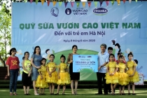 Hàng ngàn trẻ em Hà Nội đón niềm vui uống sữa đến từ Vinamilk và Quỹ Sữa vươn cao Việt Nam