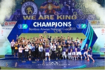 Hình ảnh Hà Nội FC tưng bừng nhận cúp Vô địch Cúp Quốc Gia 2020