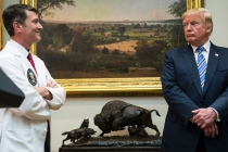 Bác sĩ của ông Trump đối mặt nhiệm vụ kép