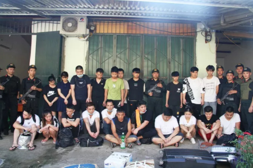 Bắt 21 người Trung Quốc trốn truy nã ở Lào Cai