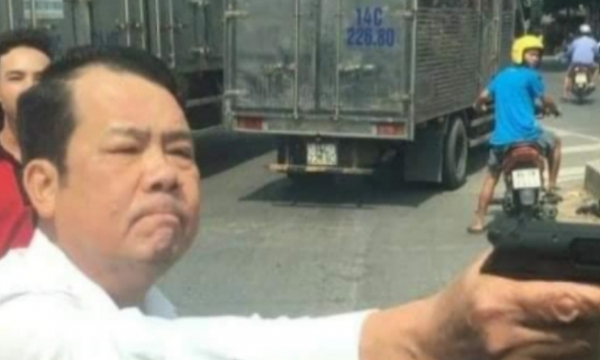 Truy tố giám đốc rút súng dọa bắn 'vỡ sọ' tài xế xe tải ở Bắc Ninh