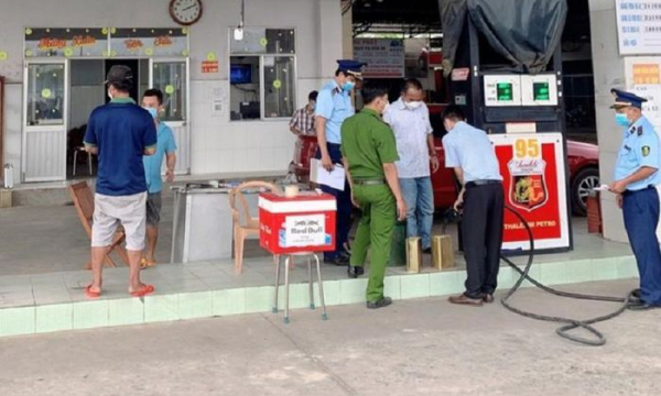 Bán xăng 'có vấn đề', bị phạt hơn 445 triệu, tước giấy phép 2 tháng