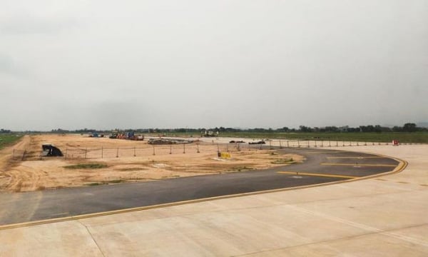 Sân bay Tân Sơn Nhất đóng một đường băng, hành khách cần theo dõi lịch bay thường xuyên