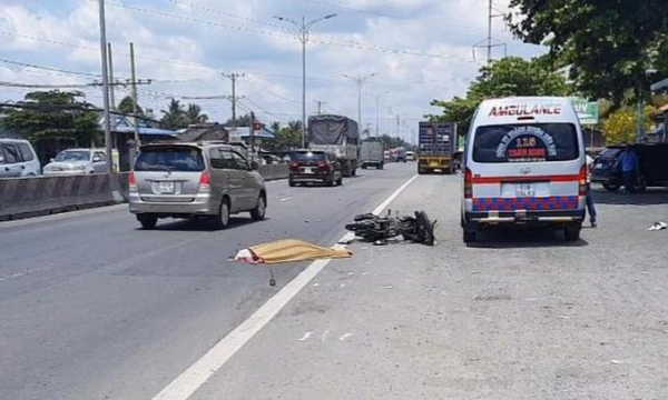 Xe đầu kéo va chạm xe máy khiến thanh niên tử vong
