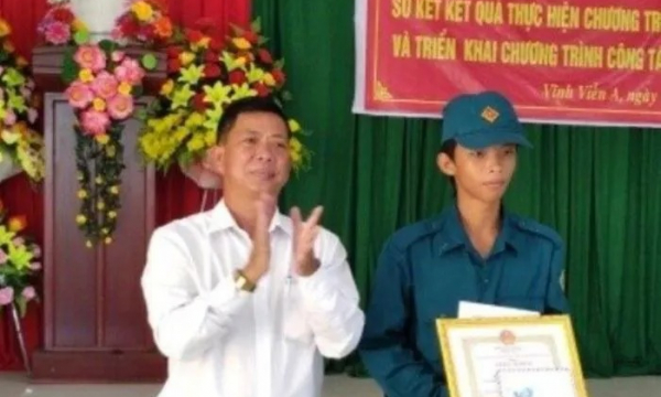 Dân quân tự vệ lao xuống kênh cứu cháu bé 3 tuổi