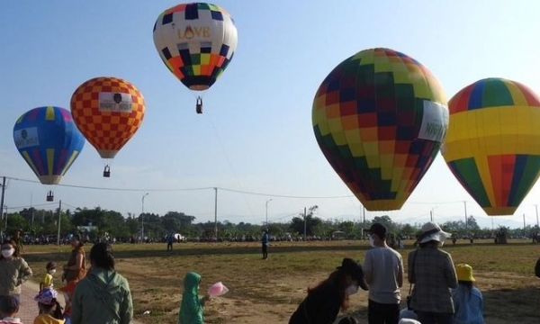 Lễ hội Khinh khí cầu ở Kon Tum thu hút đông du khách