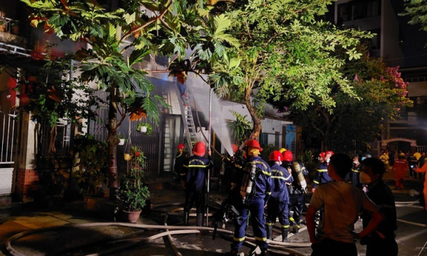 Phá cửa nhà để chữa cháy ở ngôi nhà vắng chủ