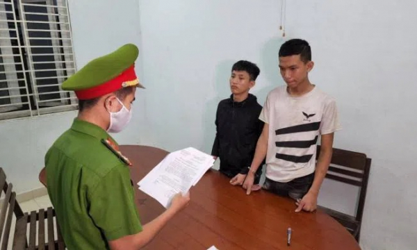 Mâu thuẫn trong quán Internet, nhóm thiếu niên mang dao chém người