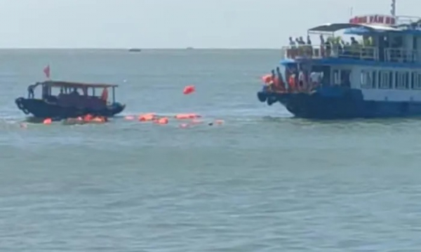 Tin tức tai nạn giao thông ngày 19/6: Va chạm giữa tàu du lịch và tàu chuyển tải khiến 1 du khách tử vong