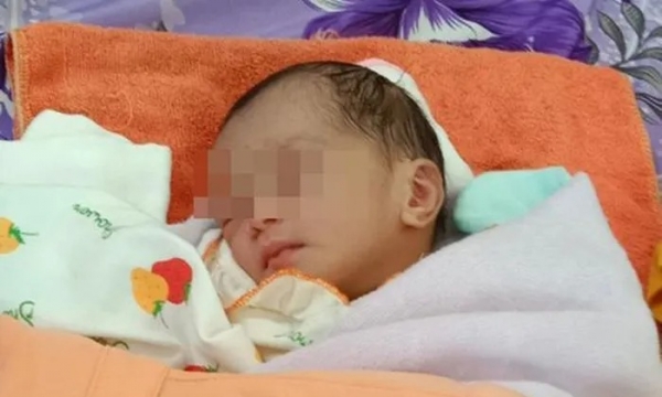 Trẻ sơ sinh bị bỏ rơi trước trang trại ở Phú Yên