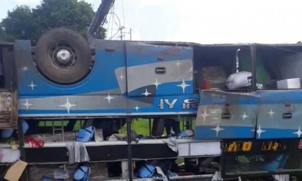 Tin tức tai nạn giao thông ngày 25/6: Lật xe khách chở 33 người, 11 nạn nhân bị thương ở Bình Thuận