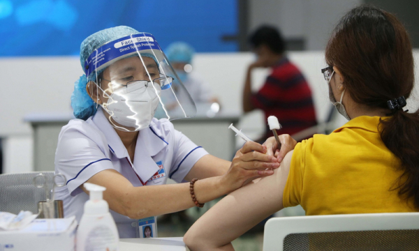 Vì sao người dân phải ký cam kết khi không tiêm vắc xin Covid-19?