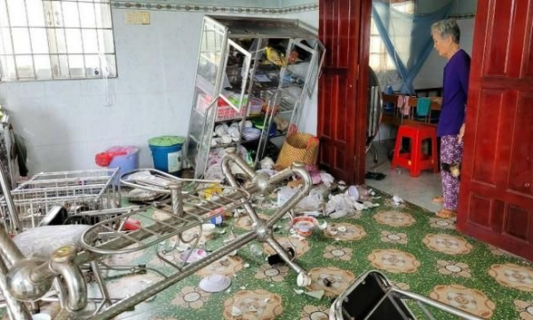 Nhóm đối tượng xông vào nhà cụ bà 78 tuổi đập phá tài sản